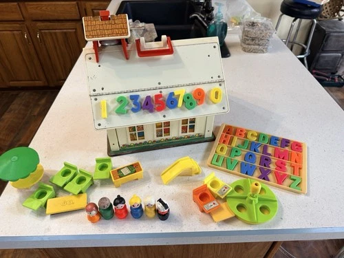 Vintage Fisher Price Little People 923 Family School House Nursery Play Loaded