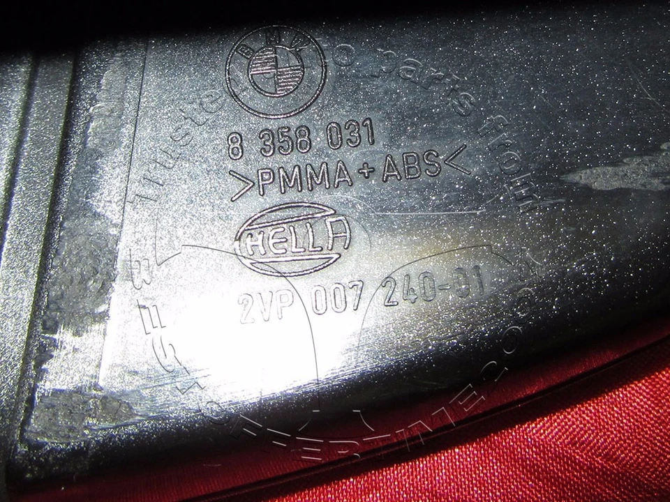 BMW E39 SERIE 5 TRASERO IZQUIERDO SEDÁN FRENO TRASERO TOPE LUZ ROJA LÁMPARA HELLA 8358031 Foto 2 de 4