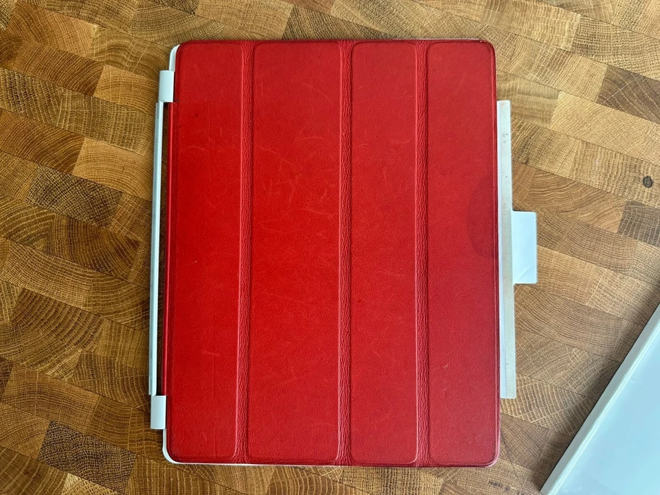 Apple iPad Smart Cover (MD304LL/A) for the iPad 2 and new iPad 3 (Leather ,Red) - Image 2 of 4