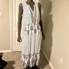 Maxi Dress Size Large White With Floral Pattern Looks Great With Boots