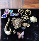 Vtg/Mod Lot 10 Gold Tone Brooch/Pin Rhinestones 2 Mcm Spray W Bales Signed Avon  — photo 4