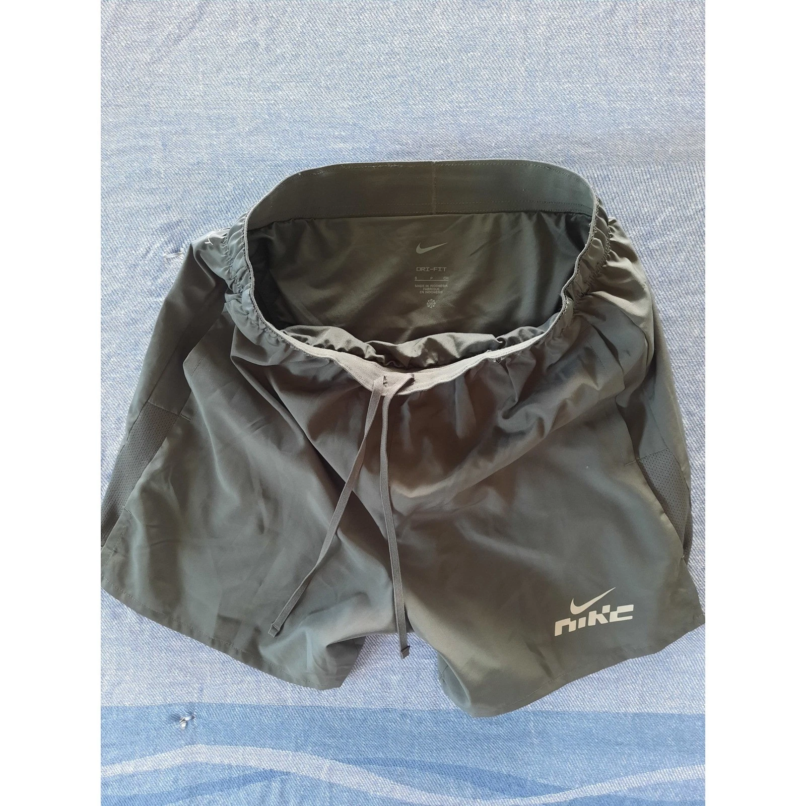 Nike Dri-FIT Mens Small Trail Running Shorts Stretch Drawstring IB4129-070
Opens in a new window or