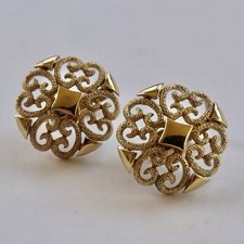 Vintage Avon Gold Tone Filigree Scrollwork Clip On Earrings Signed 1971