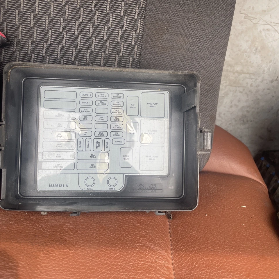 GMC Sierra K1500 1998 caja de fusibles bahía de motor 4x4 4x4 1500 Chevy Silverado 2500 Foto 3 de 4