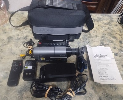 Sony Handycam CCD-TRV21 Video8 Camcorder 24x Zoom SteadyShot Bundle Works Great