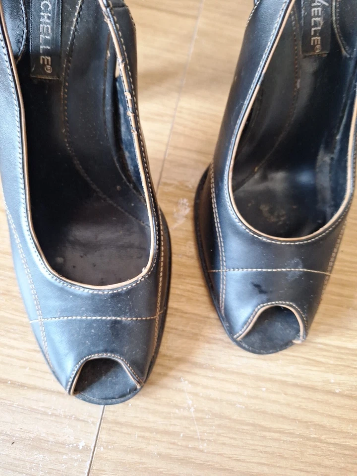 Zapatos negros de tacón alto con punta abierta talla 5 Foto 3 de 4