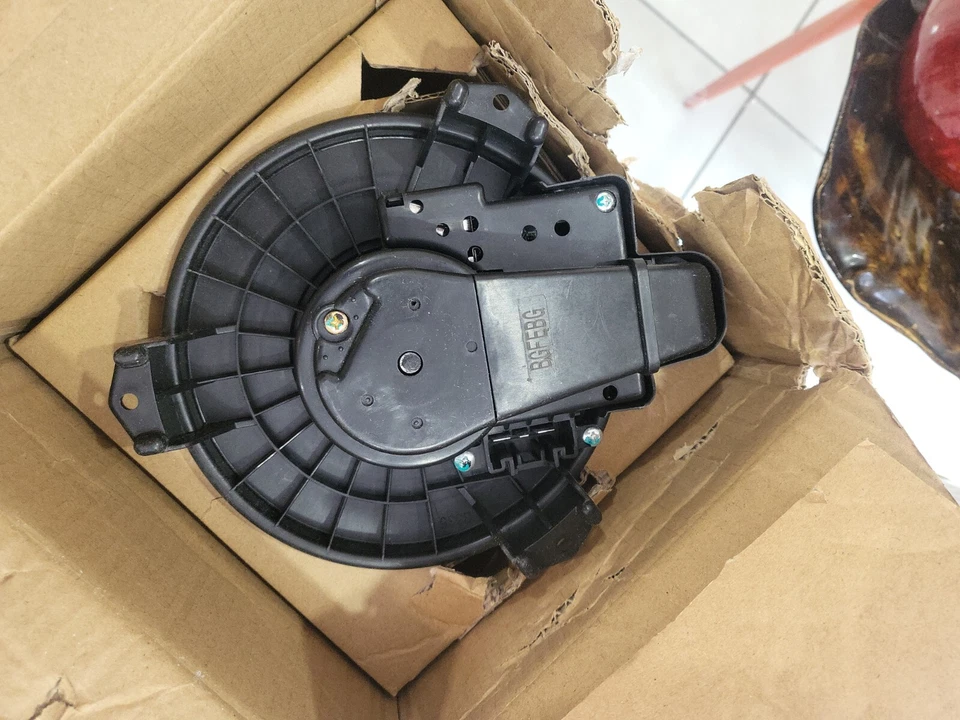 Motor soplador HVAC delantero TYC 700249 Foto 3 de 4