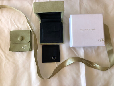 Van Cleef & Arpels Jewelry Earrings Box, Shopping Bag, Ribbon