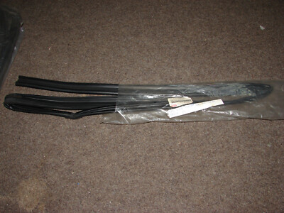 Corolla E11 RUN, REAR DOOR WINDOW, RH TOYOTA GENUINE Parts 68142-02040