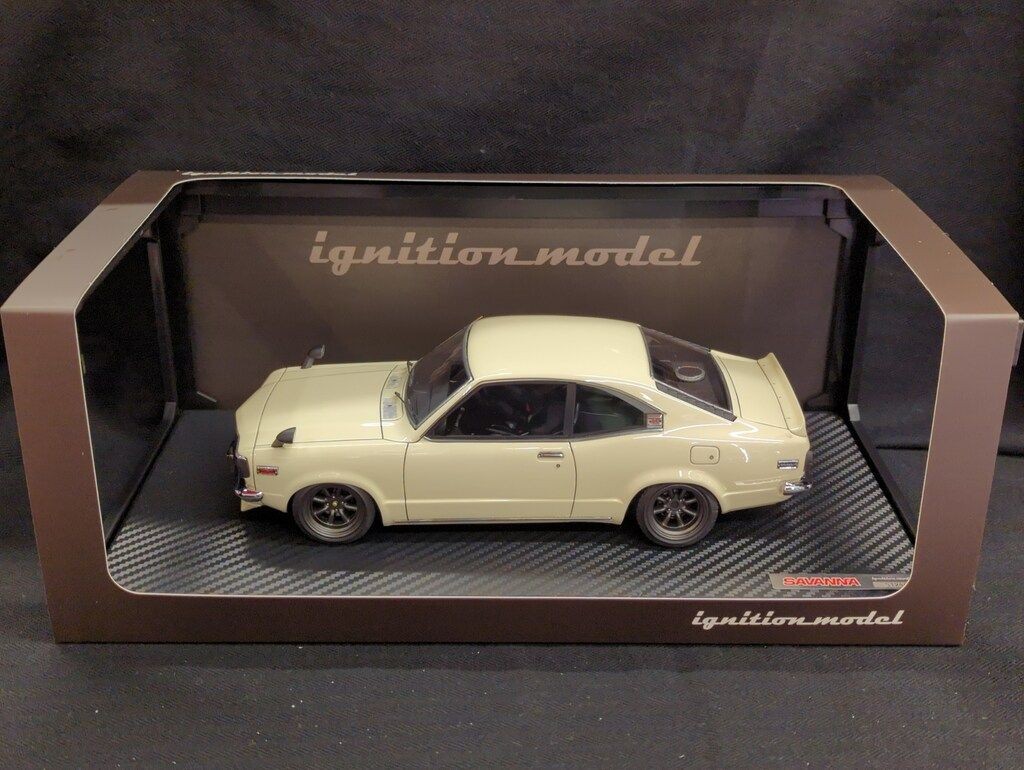 ignition.model SAVANNA S124A ホワイト Ignition Model 1/18 Mazda Savanna S124A White with Watanabe
