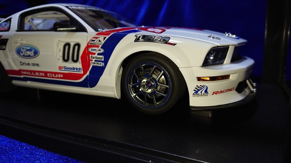 AUTOart Ford Mustang Challenge FR500S 00 80712