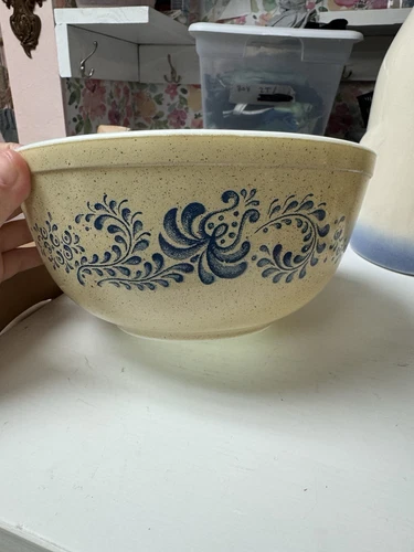 Vintage Pyrex Homestead 2.5 Qt Mixing Bowl