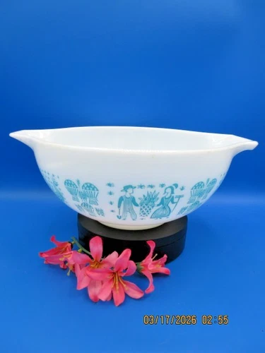 Pyrex Mixing Bowl "Amish Butterprint" Pattern in Turquoise Released 1957
