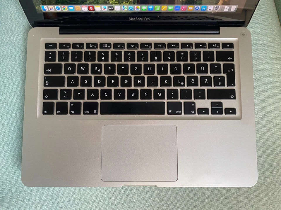 Apple MacBook Pro 13 Zoll, Intel Core i5 2.3 GHz 4GB RAM 240GB SSD MacOS Sequoia - Bild 2 von 4