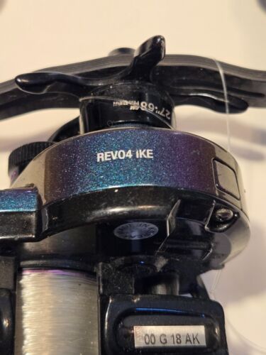 Abu Garcia Revo IKE Low Profile Reel 6.6:1 Baitcasting Reel Carbon Handle - Picture 8 of 11