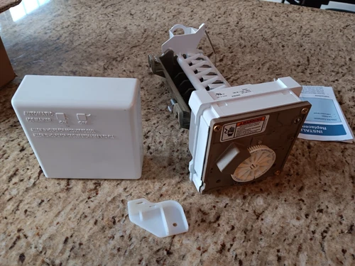 Refrigerator Ice Maker