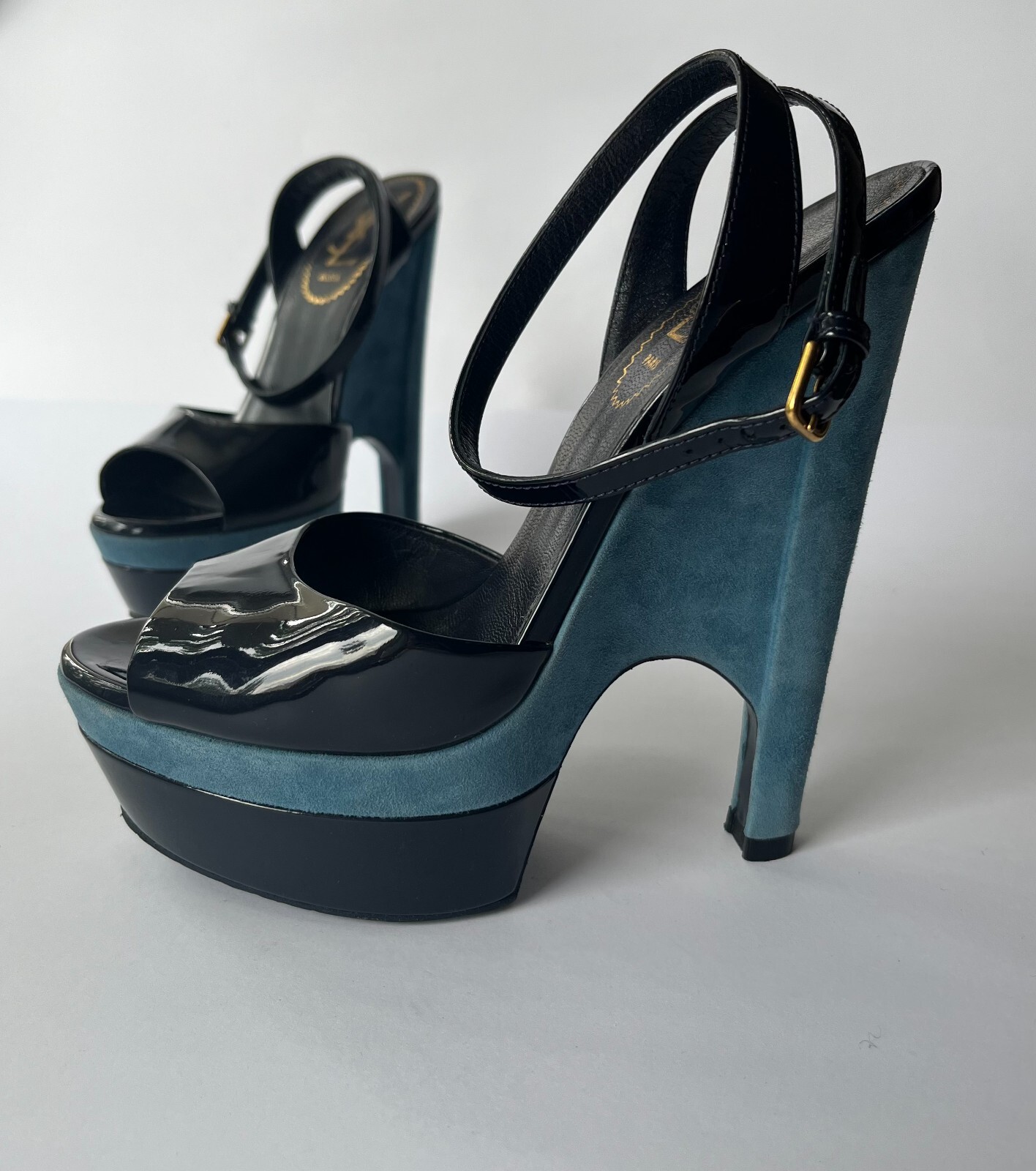 Sandali con plateau Yves Saint Laurent in camoscio e vernice taglia 35 5