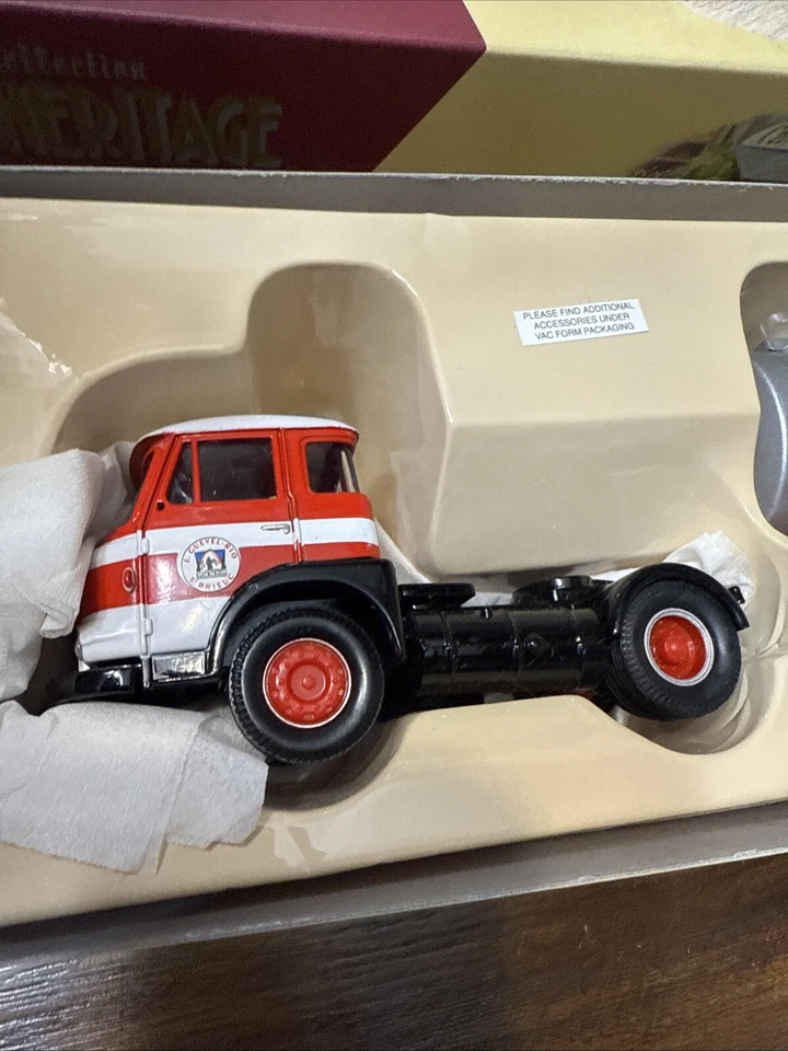 Corgi Heritage Renault JL 20 Semi-Citerne Pere Benoit, 1:50, 71802 - Image 3 of 4