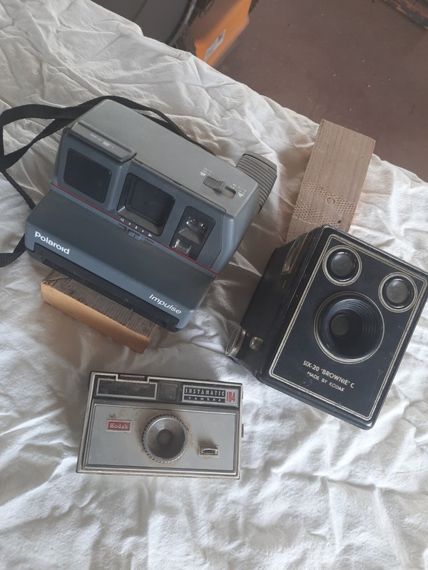 3 Lot Vintage Polaroid Impulse + Brownie "C" Six - 20 + Kodak instamatic Camera
