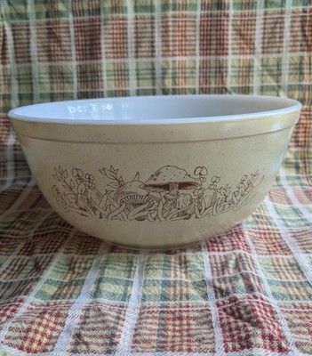 Pyrex Opal ware Glass Vintage 1980  Forest Fancies Mushroom Mixing Bowl 403 2.5L