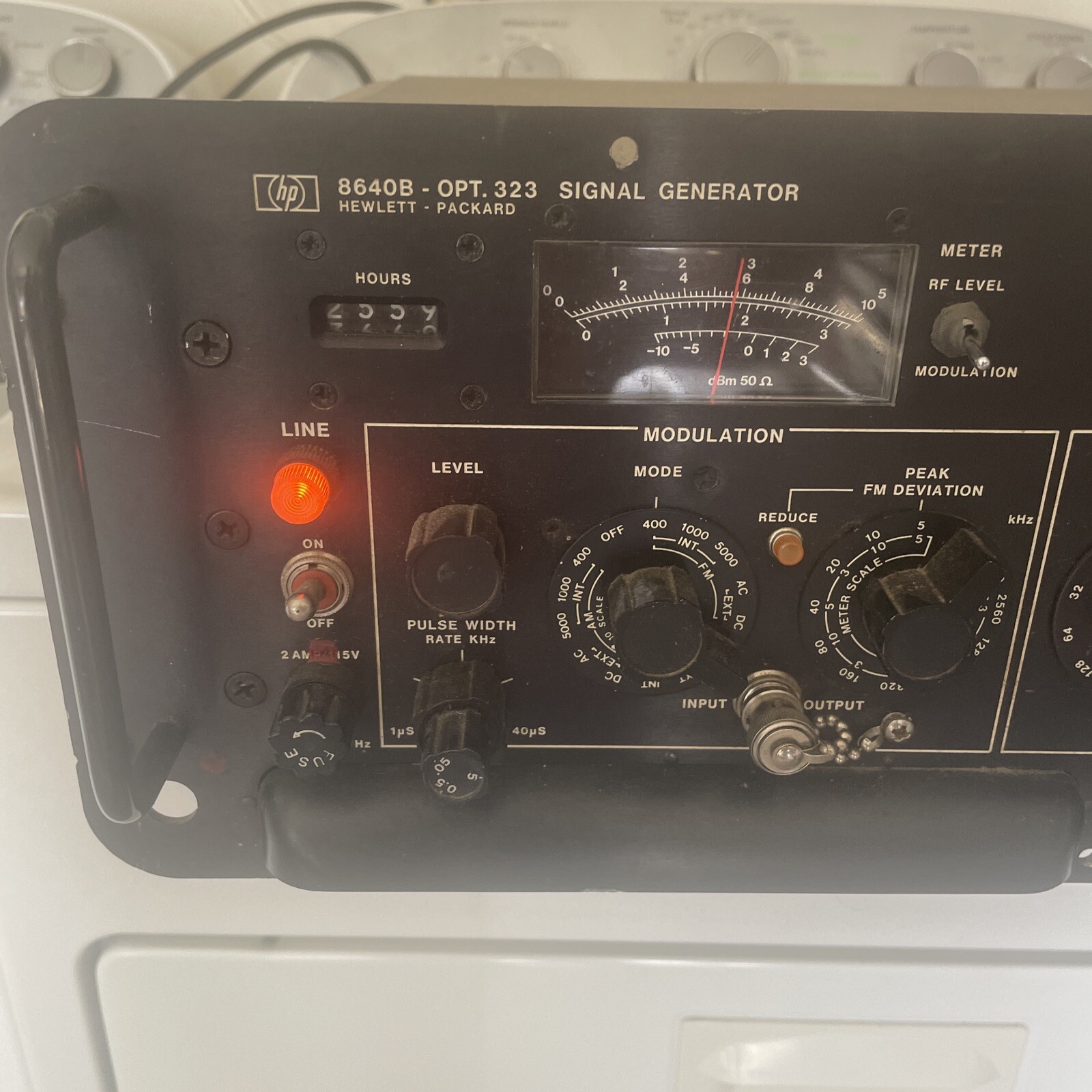 HP 8640B Signal Generator opt 323 eBay
