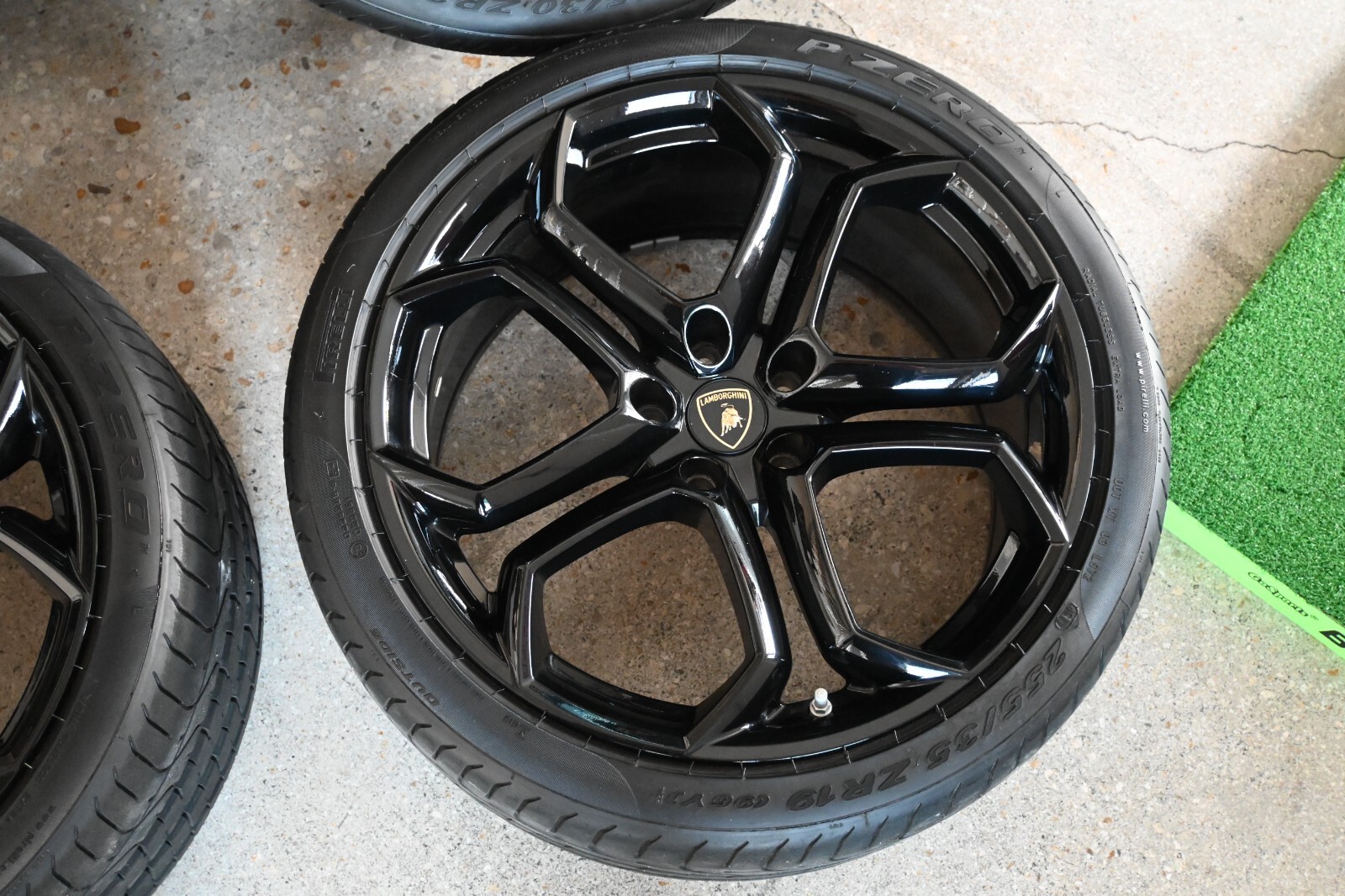 2012 and up. Lamborghini Aventator OEM Stock wheels 4LP700 LP LP720 Speedline