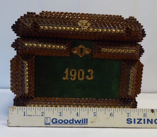 Vintage 1903 Tramp Art Lidded Box. -NEATO- very unique piece of art! MUST SEE - Picture 3 of 9
