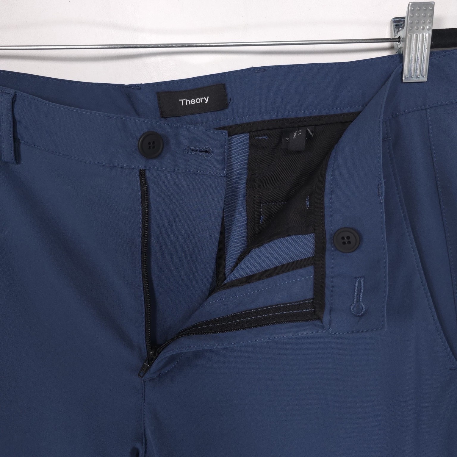 Theory men’s dress pants in blue 32 slim-fit ZAINE SW NEOTERIC F0877210 with button closure and front pockets.