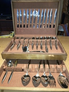 Oneida 74 Pc Stainless Pattern Textura Serving Pcs & Case