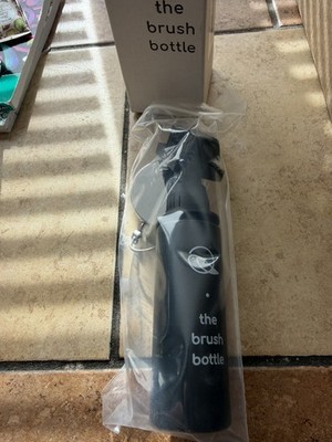 Birdskie Golf brush bottle to use for your clubs. Heavy Duty Retractable Clip