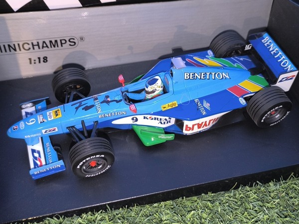 AUTHENTIC HAND SIGNED  BENETTON B198 FISICHELLA MINICHAMPS 1/18  NEW FIRMA
