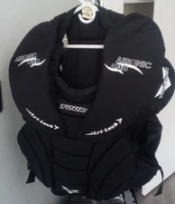 Tour Aironiic 490 Goalie Armor Senior Medium in Excellent Condition 