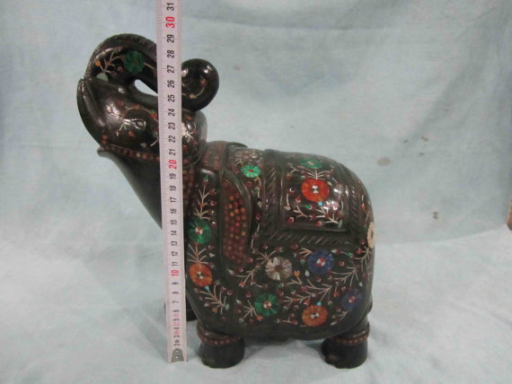 Statue D'éléphant Ancienne En Marbre Pietra Dura – Inde, Années 1900-1940, Incrustations De Pierres Semi-précieuses, Multicolore