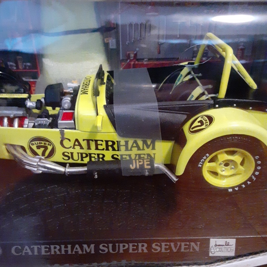 Kyosho 1:18 scale Caterham Super Seven JPE /Super 7 Yellow Diecast