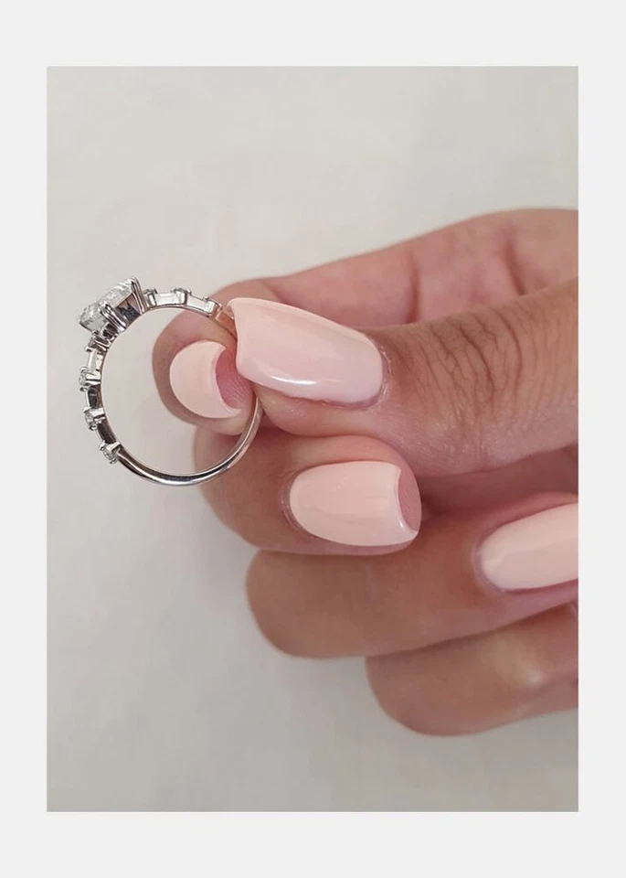 Anillo de compromiso de diamantes VVS1 de corte esmeralda de 3 quilates enchapado en oro blanco de 14 quilates Foto 2 de 4