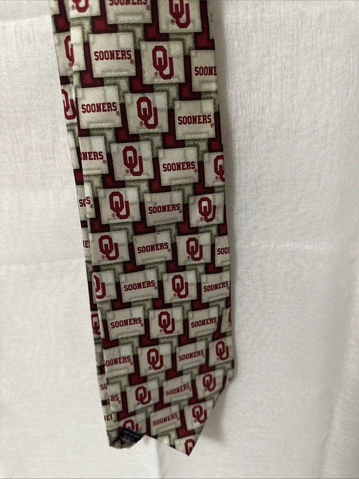Corbata de seda con licencia NCAA University of Oklahoma Sooners NCAA Foto 2 de 4