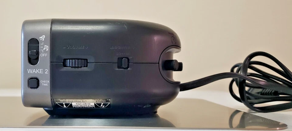 RCA Model RP5412A FM/AM LCD Clock Radio - Image 2 of 4