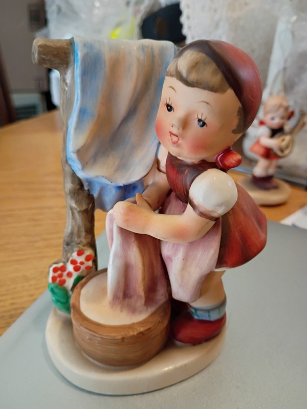 NAPCO Ceramic Washday Figurine SH1E Adorable