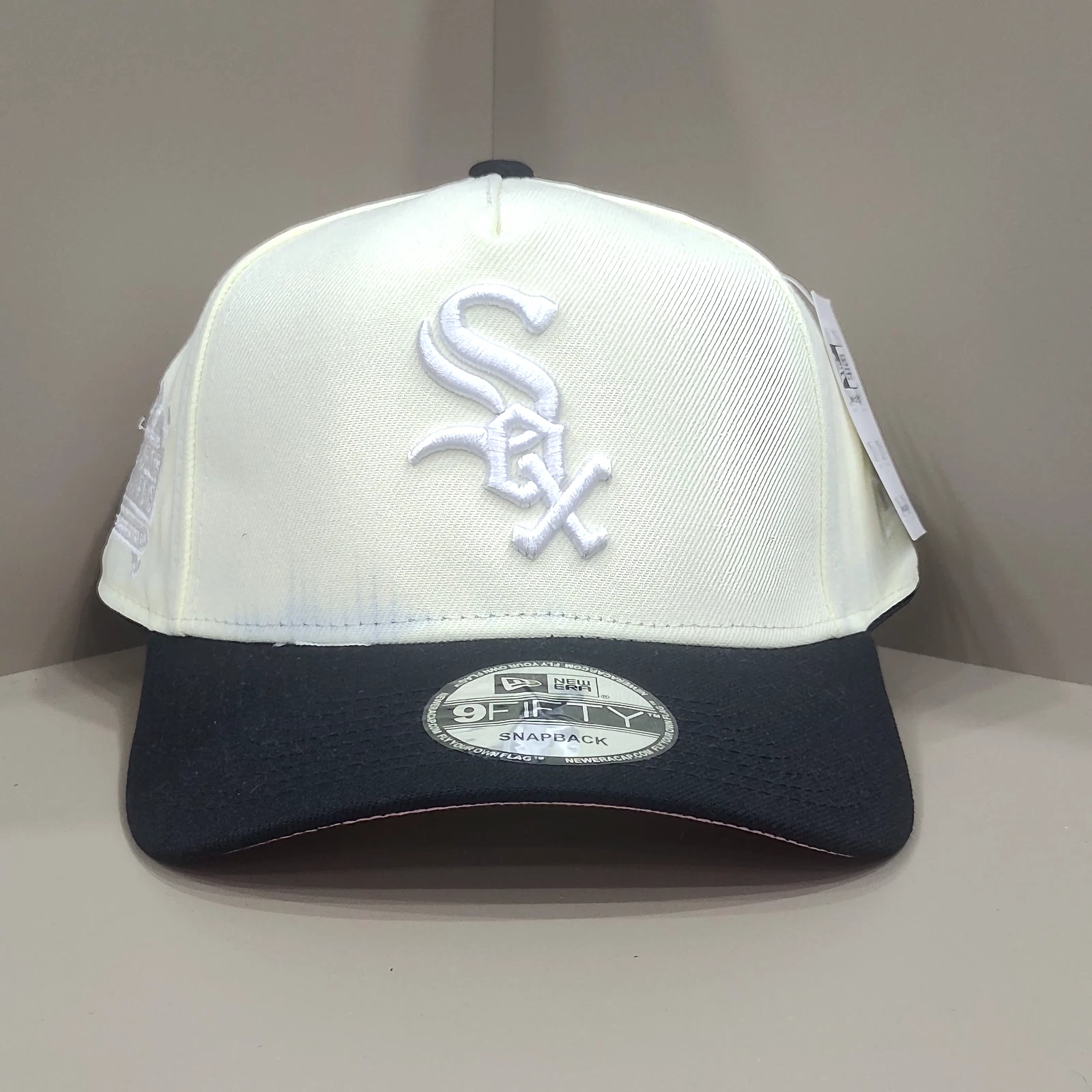 CHICAGO WHITE SOX Outdoor Casual Embroidered Off White Baseball Cap Adjustable
Opens in a new window