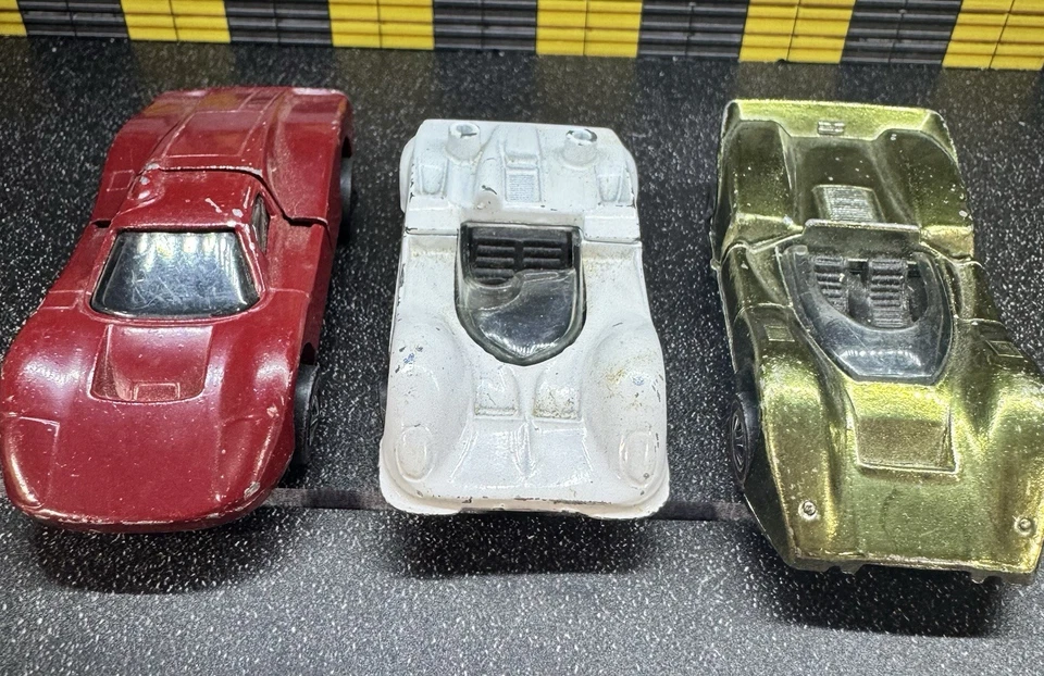 Lote de 3 autos Hot Wheels 1969 Grand Prix - McLaren M6A, Chaparral 2G, Ford MK IV Foto 2 de 4