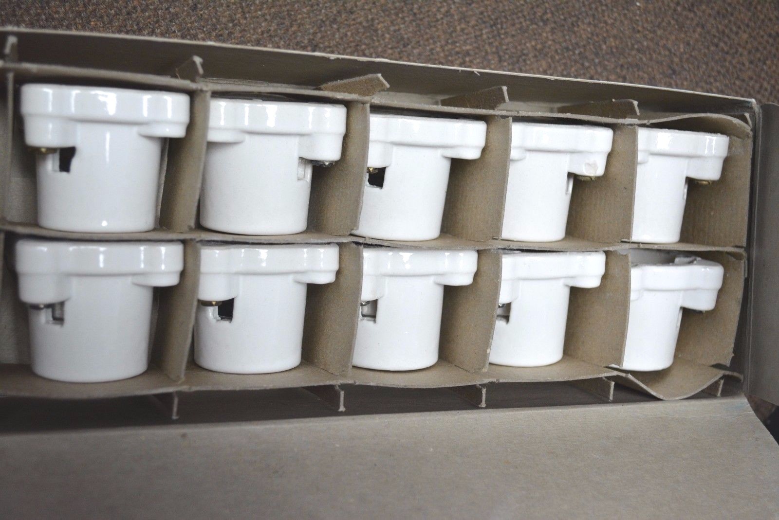 Leviton 19062 Porcelain Lamp Holder Pony Cleat Type 250v 660w for sale