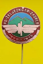 Alpinism, mountaineering - PD ZELJEZNICAR Zagreb Croatia KASUN vintage pin 1975
