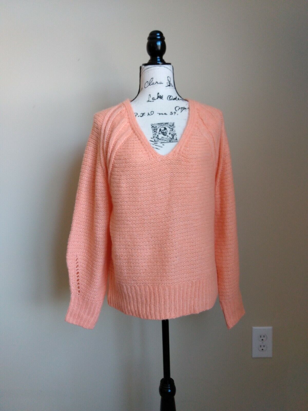 Universal Thread peach v neck sweater size XS