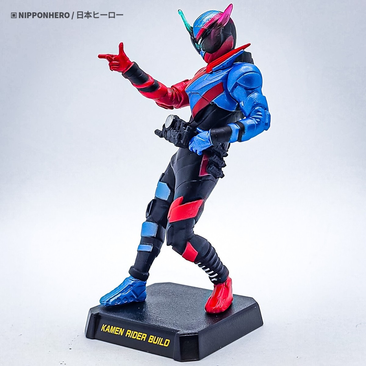 KAMEN RIDER BUILD フィギュア Amazon.com: Bandai Tamashii Nations S.H. Figuarts Kamen
