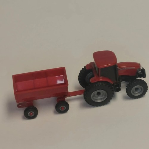 1:64 Case Combine Farm Equipment - Picture 4 of 10