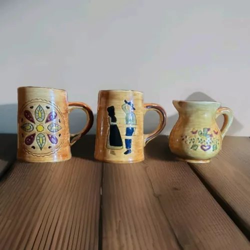 VTG Pair Pennsbury Pottery Tall  Coffee Mugs W/ Creamer Amish Hex