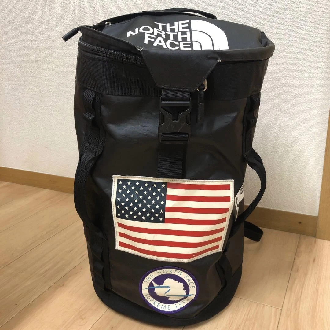 Sac à dos noir Supreme North Face occasion Collab abîmé prix bas