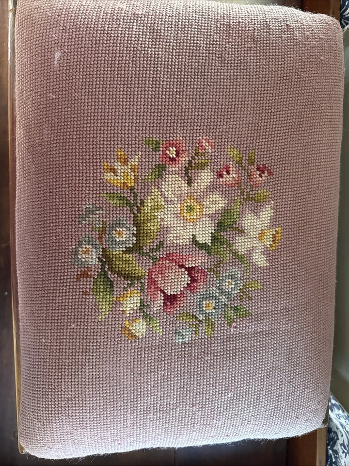 Antiguo taburete de madera victoriano otomano rosa floral punta de aguja caoba Foto 2 de 4