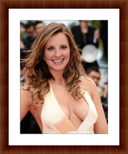 Melissa Rauch 8.5 x 11 Candid Color Unframed Photograph Collectable Art Print
