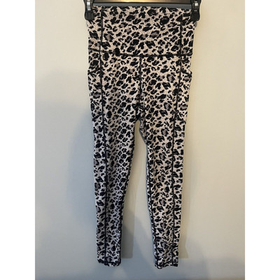 Zyia Active Snow Leopard Print Brilliant Pocket Leggings Size 2 Black White Crop